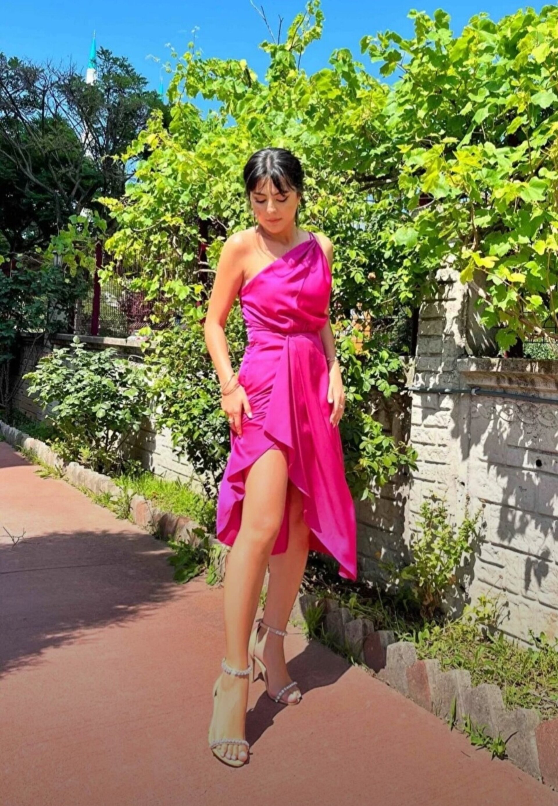 Vestido midi rosa fucsia detalle volantes - 4