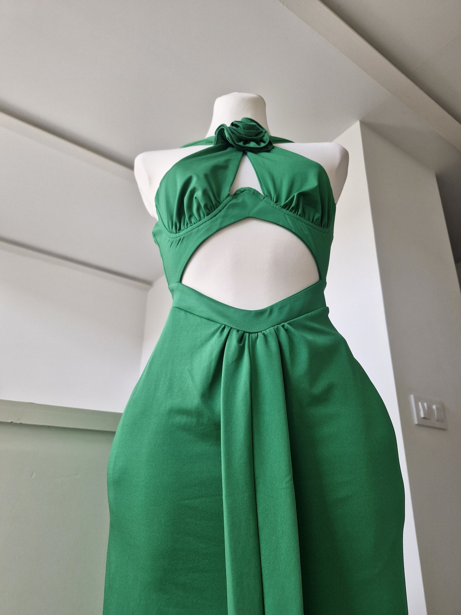 Vestido largo de fiesta con detalle de rosa - 3