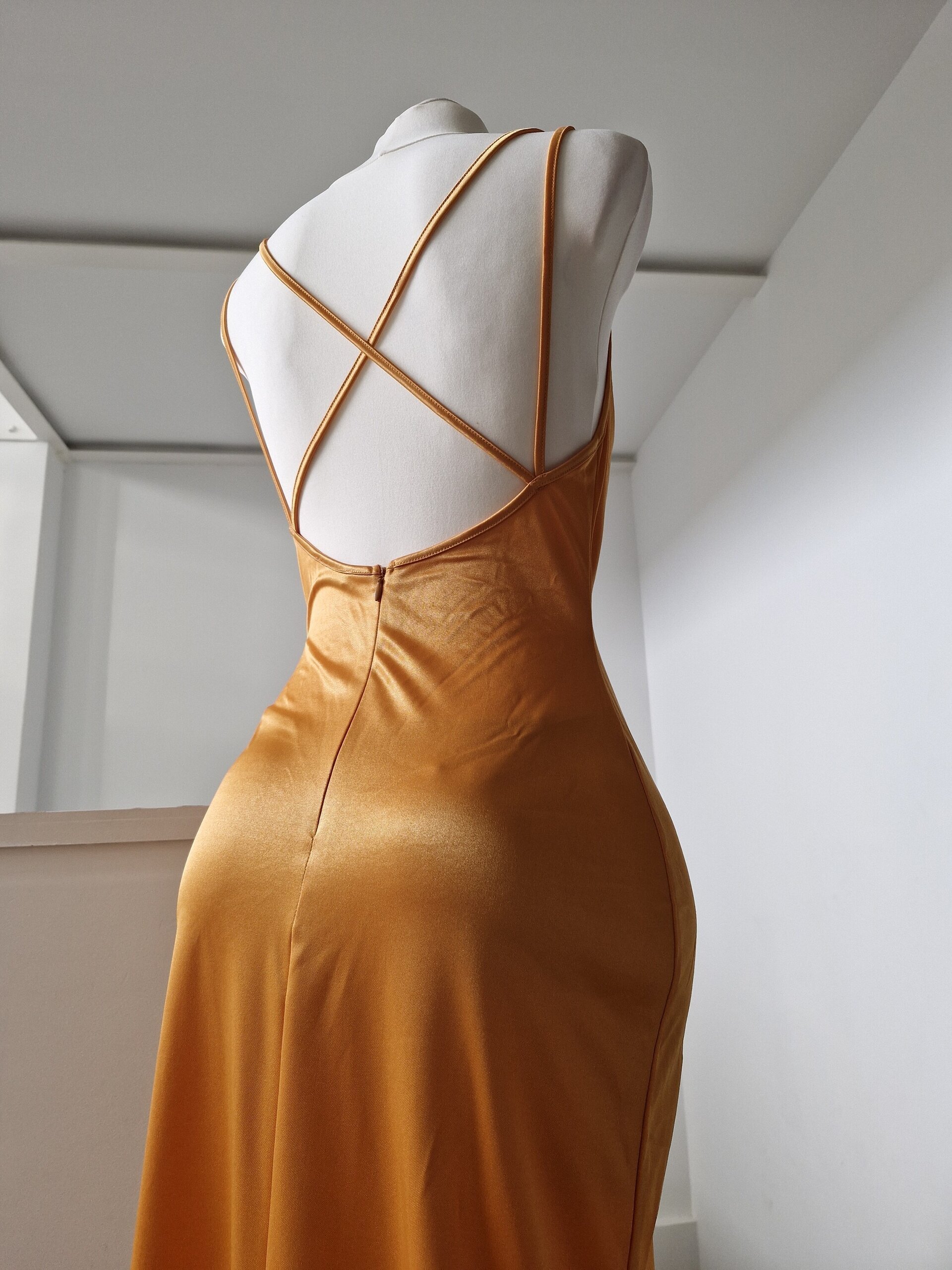 Vestido naranja espalda descubierta - 6