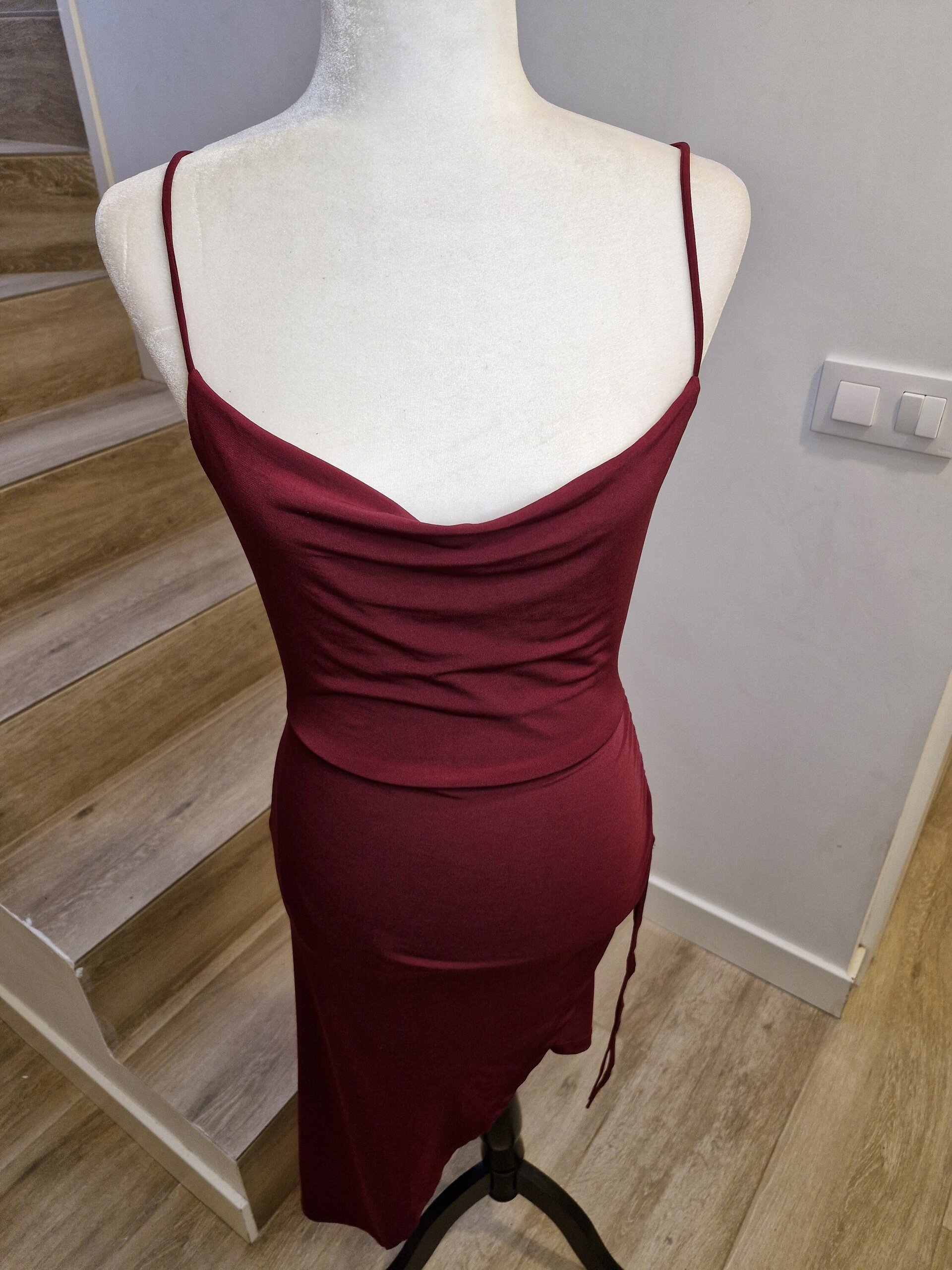 Vestido corto asimetrico burdeos - 5