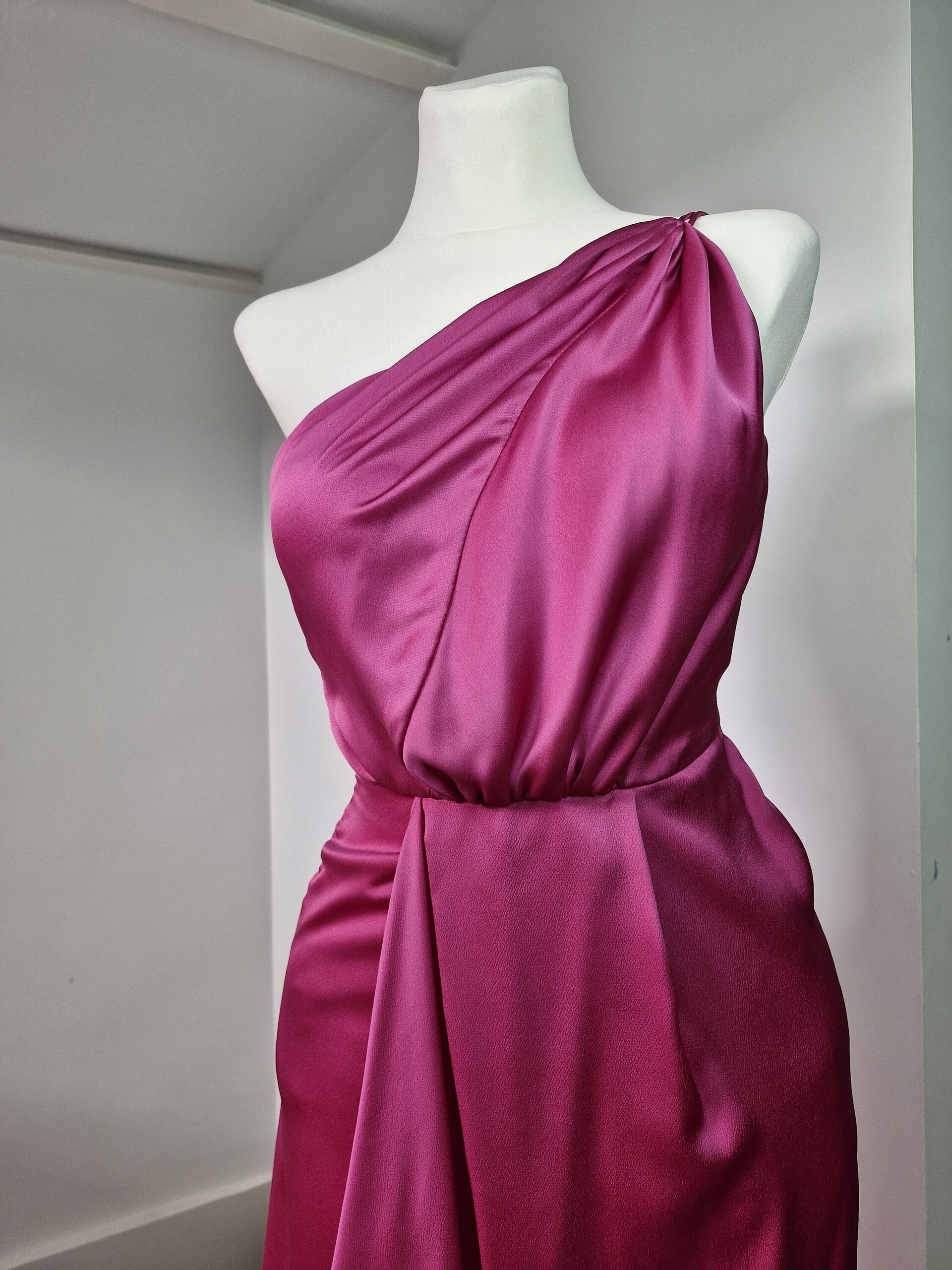 Vestido midi rosa fucsia detalle volantes - 2