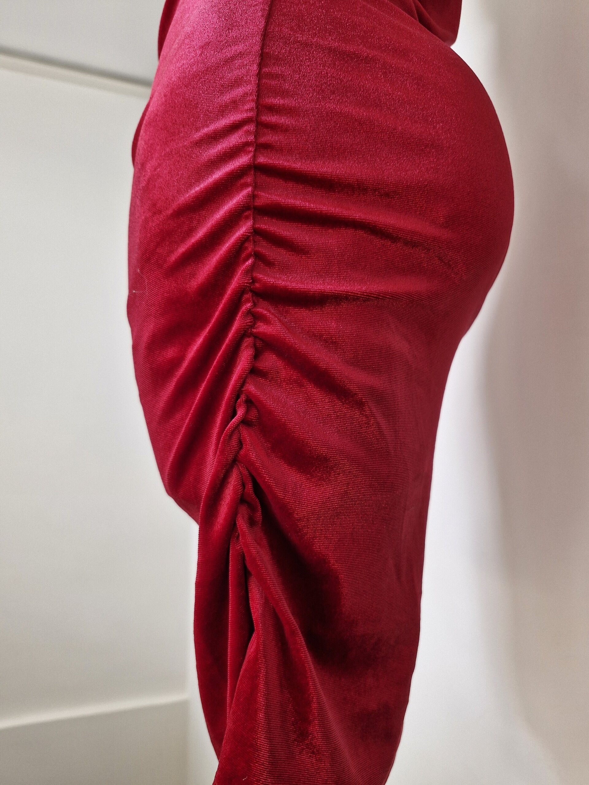 Vestido de terciopelo con manga asimetrica - 3
