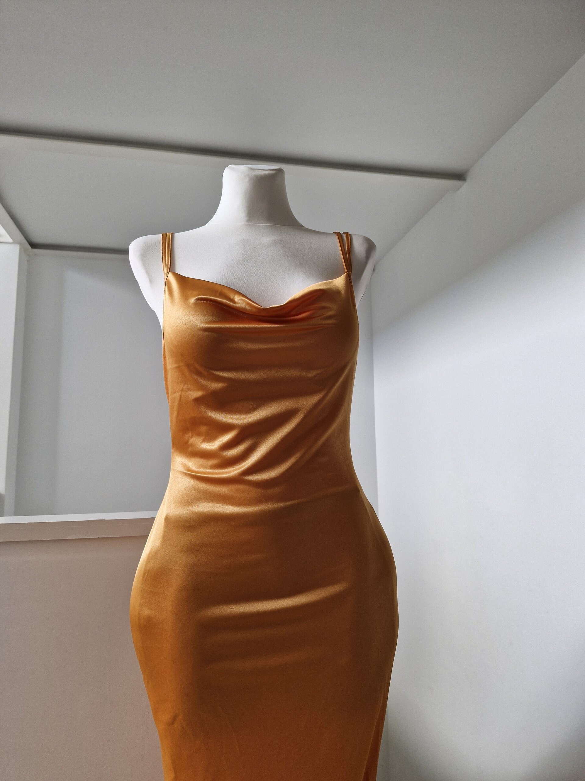 Vestido naranja espalda descubierta - 4